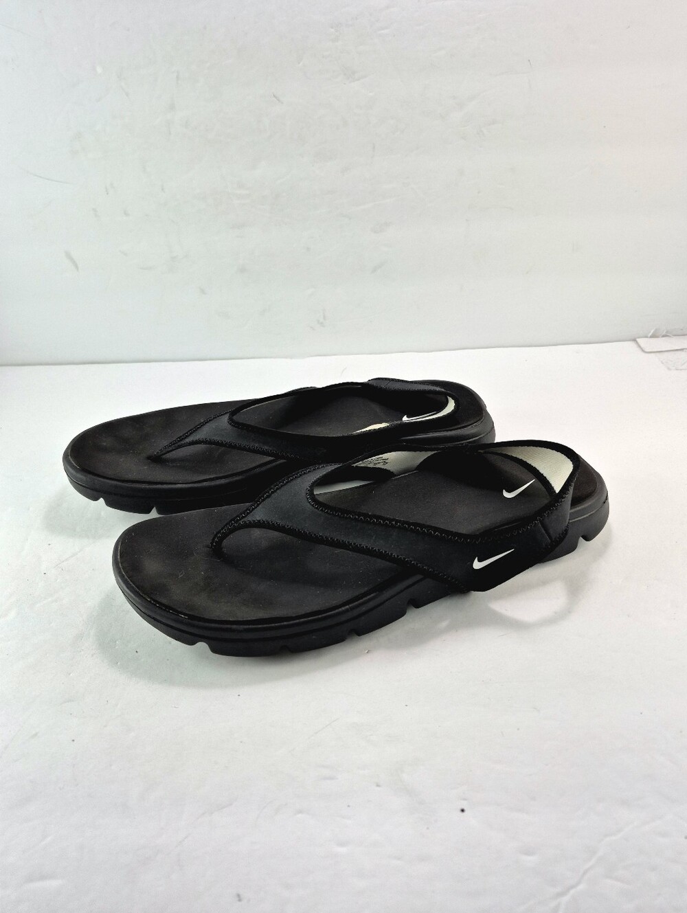 Nike Women's Ultra Comfort Thong Sandal Black White Swoosh Size 10 Sporty Beach